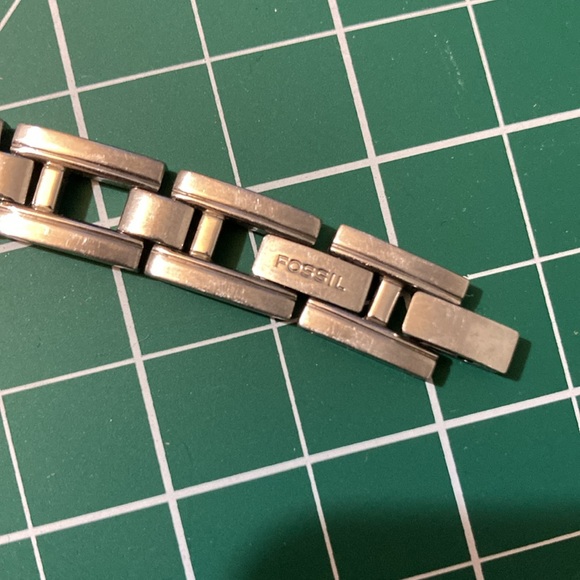 Fossil Watch Women Pink Dial Silver Tone Mini Bracelet Date Display - Picture 6 of 7